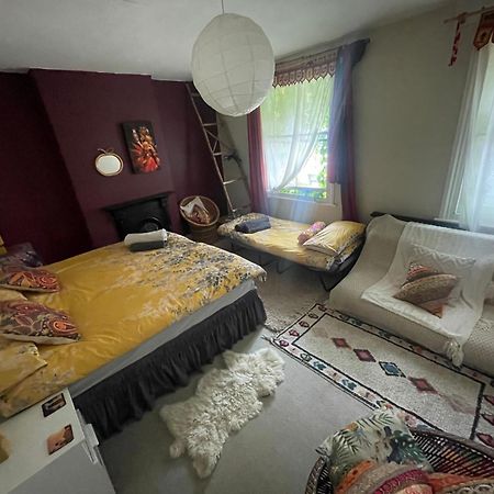Homestay In The Heart Of Avalon Γκλάστονμπερι Εξωτερικό φωτογραφία